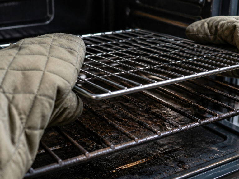 Can You Put a Cooling Rack in the Oven? Safety & Warp Test