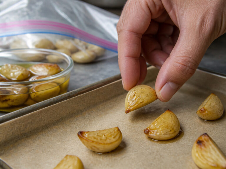 Learn How to Store Roasted Garlic Safely and Effectively